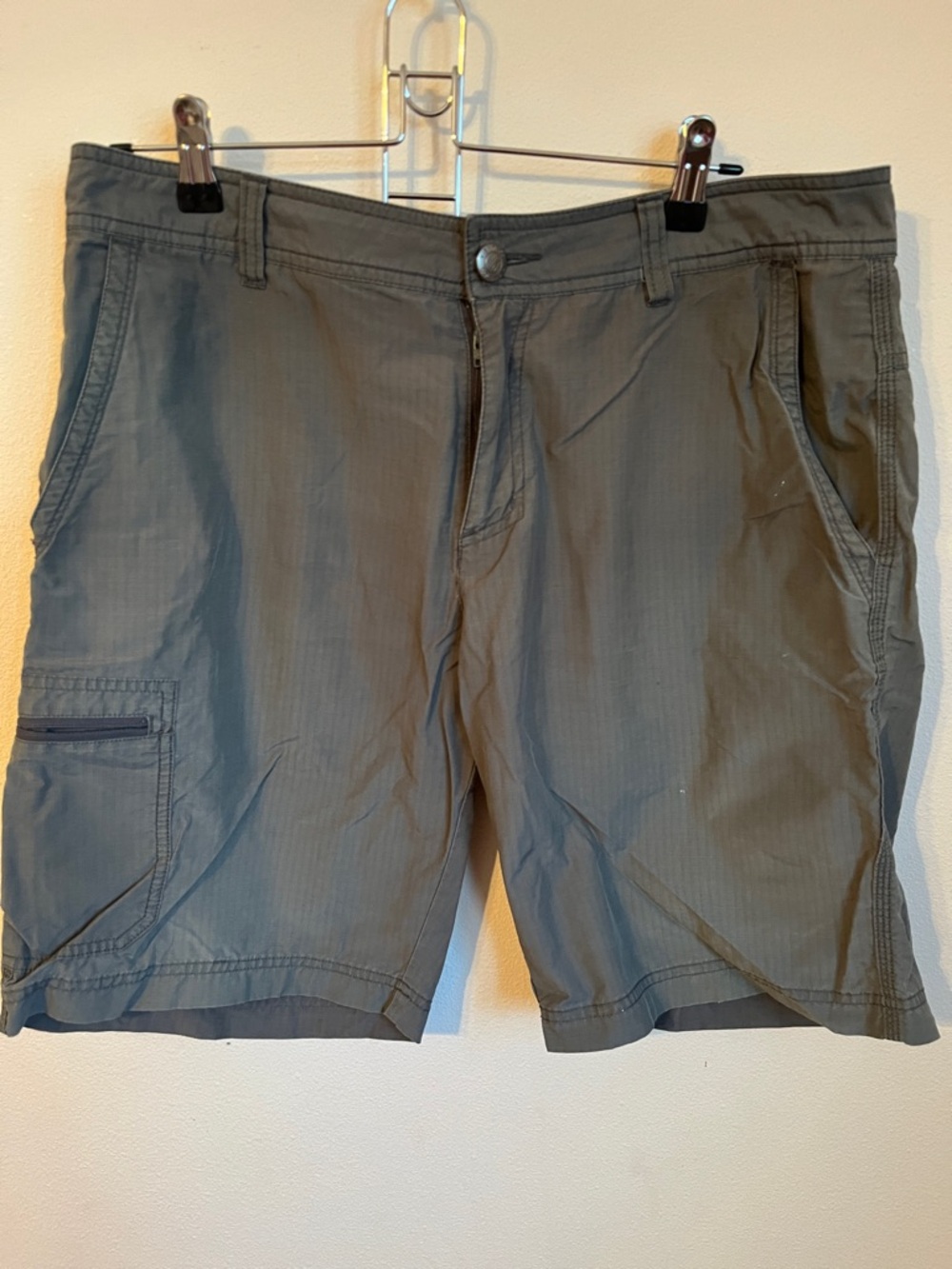 Men's Olive Cargo Shorts with Side Zip Pocket 34 X 10